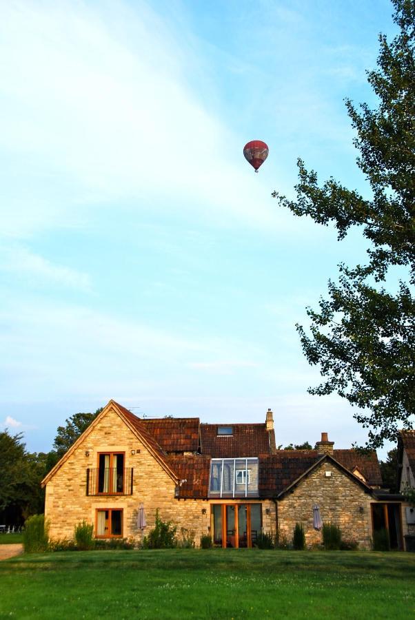 Fosse Farmhouse Holiday Cottages Chippenham  Zewnętrze zdjęcie